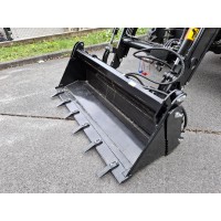 Traktor NTS 704-PRO s čelnim nakladačem