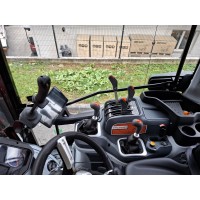 Traktor NTS 704-PRO s čelnim nakladačem